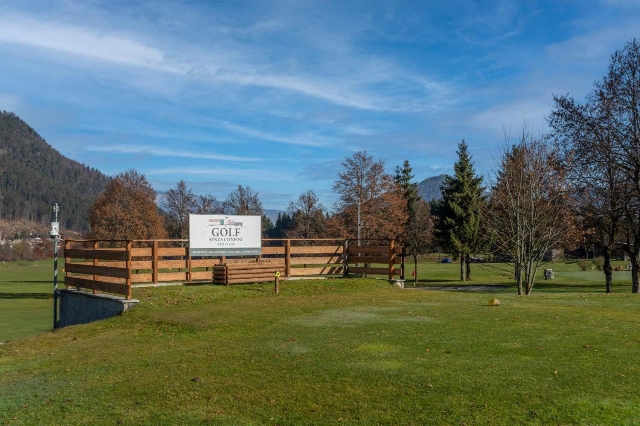 Golf View Apt With Parking And Mountain View! Apartman Tarvisio Kültér fotó