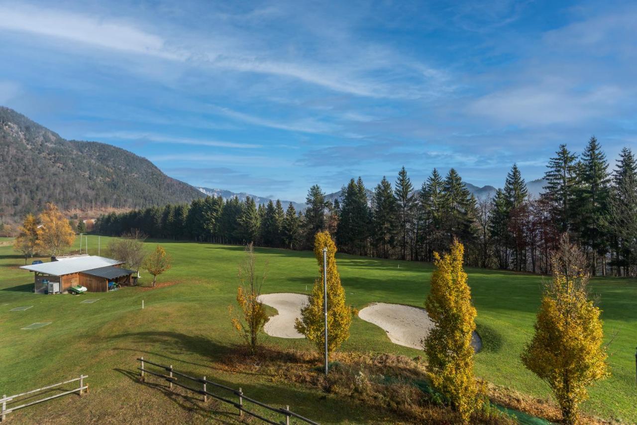 Golf View Apt With Parking And Mountain View! Apartman Tarvisio Kültér fotó